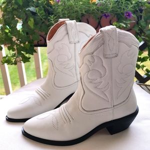 White 🤠 boots